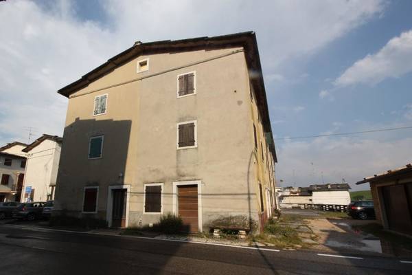 FP Studio Immobiliare agenzia immobiliare Fumane - Verona - Rustico Angolare Residenziali in vendita